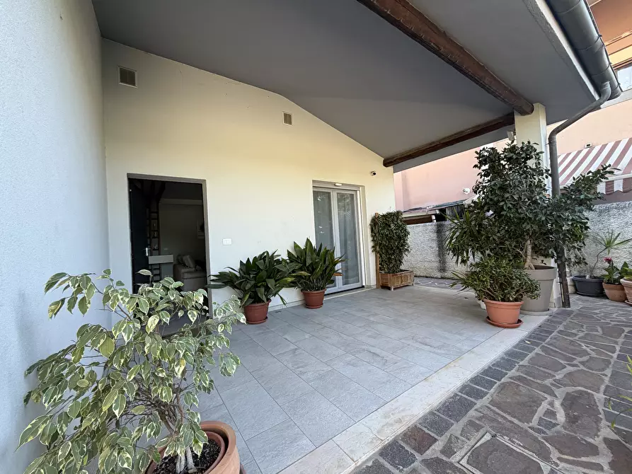Immagine 36 di Villetta a schiera in affitto  a Francavilla Al Mare