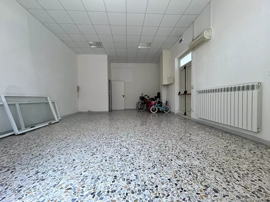 Immagine 6 di Locale commerciale in affitto  in Viale Maiella 23/A a Pescara