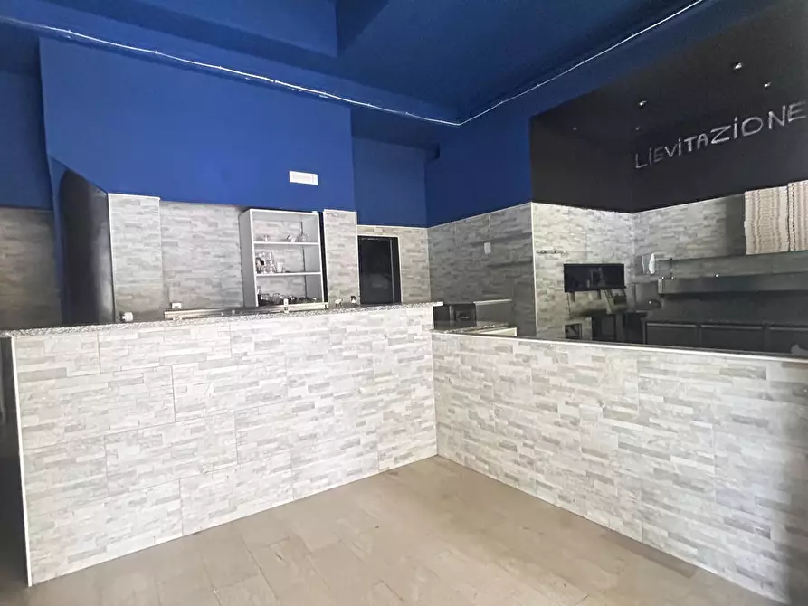 Immagine 10 di Locale commerciale in affitto  in Viale Nettuno a Francavilla Al Mare