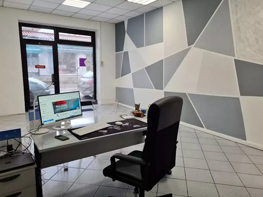 Immagine 3 di Locale commerciale in affitto  a Francavilla Al Mare