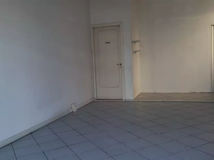 Immagine 1 di Locale commerciale in affitto  a Francavilla Al Mare