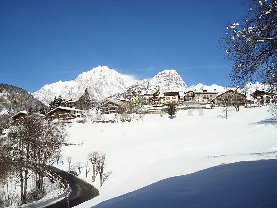 Immagine 26 di Quadrilocale in affitto  in Avenue Dent du Geant 31 a Pre'-Saint-Didier