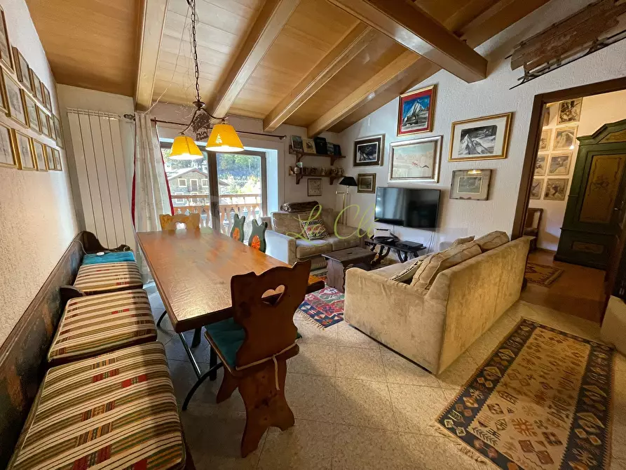 Immagine 2 di Quadrilocale in vendita  a Courmayeur