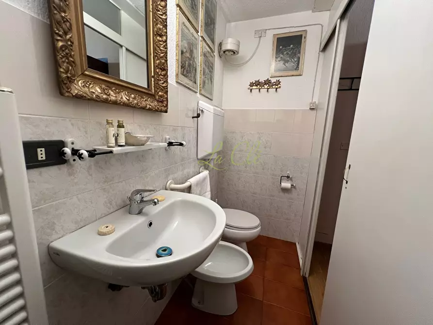 Immagine 16 di Quadrilocale in vendita  a Courmayeur