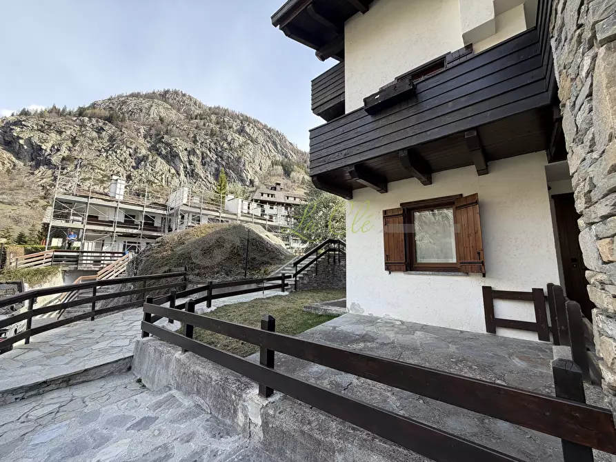 Immagine 15 di Trilocale in vendita  a Courmayeur