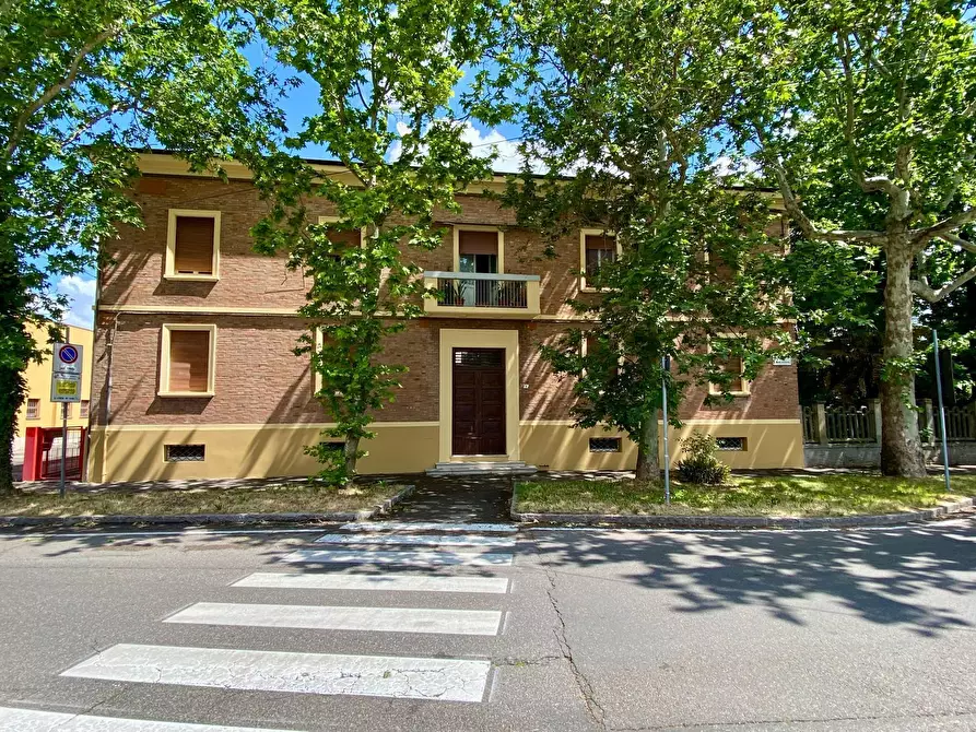 Immagine 1 di Trilocale in vendita  in Viale Raimondo Montecuccoli 4 a Modena