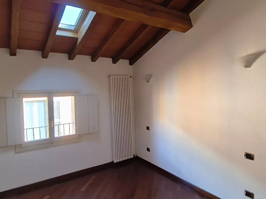 Immagine 11 di Mansarda in affitto  in via belle arti a Modena