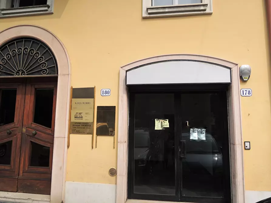 Immagine 3 di Locale commerciale in vendita  in Corso Canalchiaro 178 a Modena