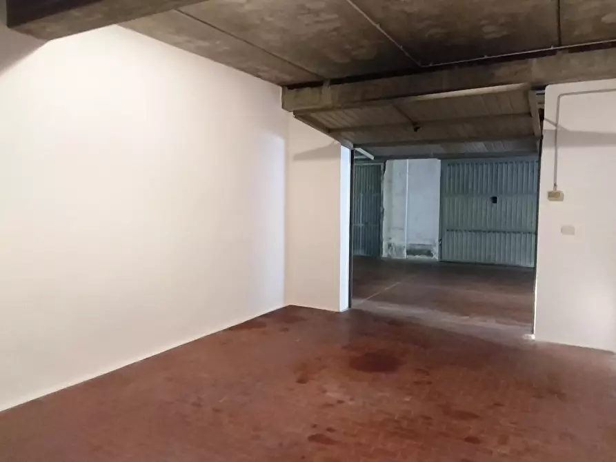 Immagine 7 di Garage in vendita  in Via Santi Venceslao 26 a Modena