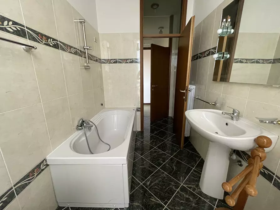 Immagine 16 di Trilocale in vendita  in Via Guido Baccelli a Modena