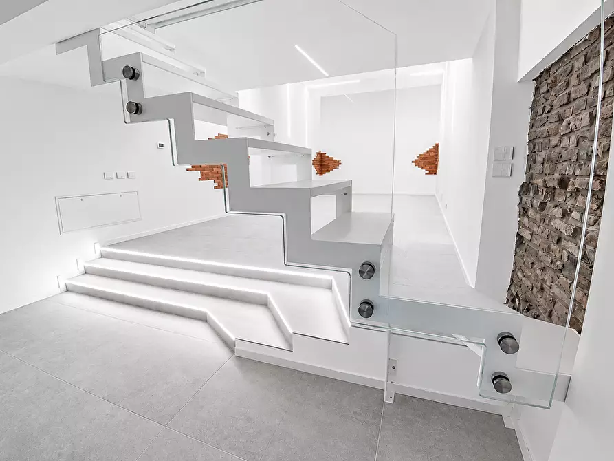 Immagine 8 di Loft/Open space in vendita  in Via Emilia Centro 227 a Modena