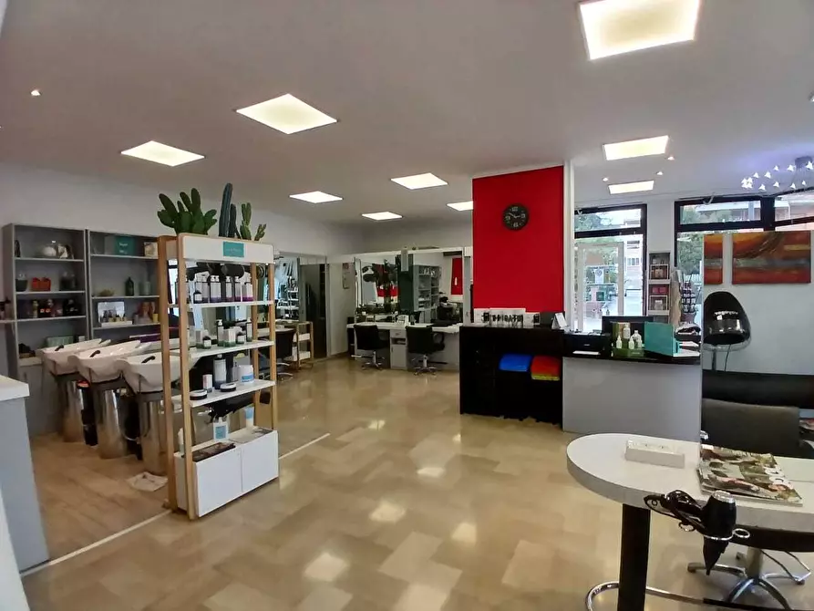 Immagine 7 di Locale commerciale in vendita  in Via della Pace 486 a Vignola