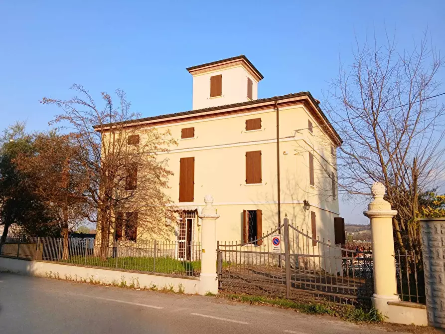 Immagine 1 di Villa in vendita  in Via Modenese 1205 a Vignola