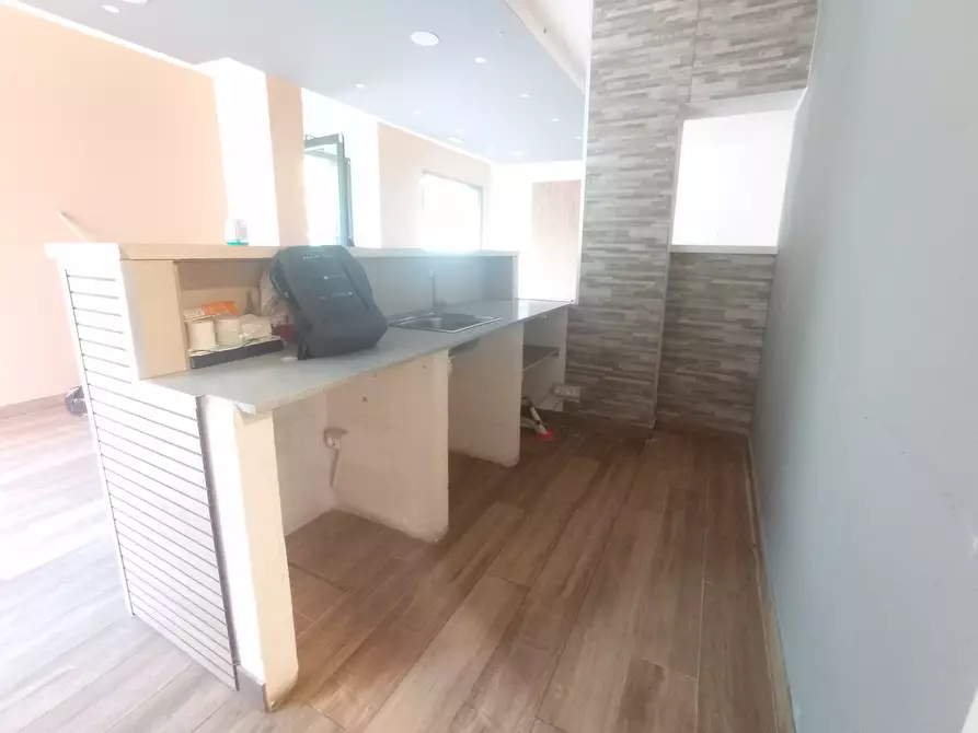 Immagine 12 di Locale commerciale in vendita  a Modena