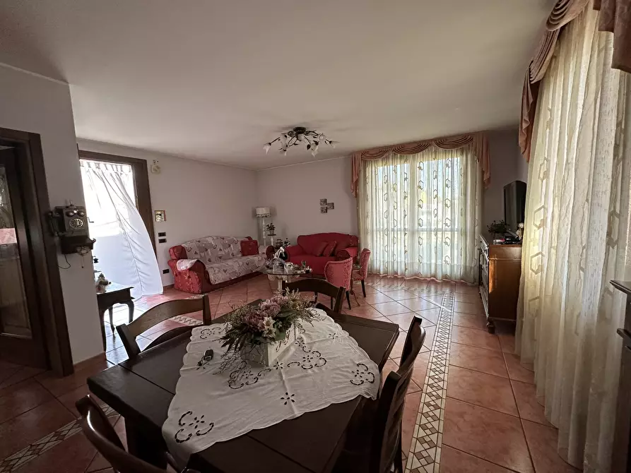 Immagine 3 di Villa in vendita  in Viale dei Mille a Rovigo