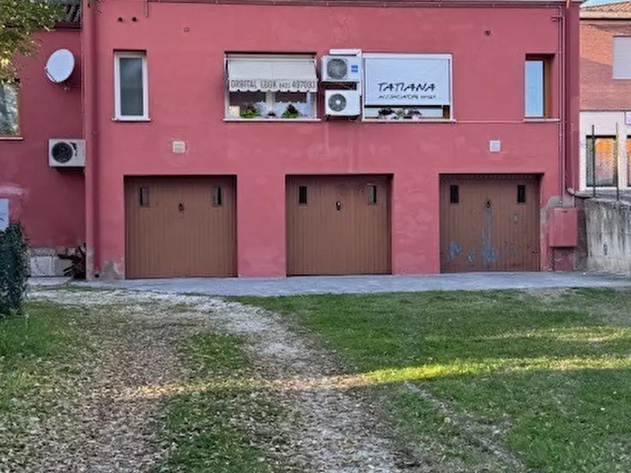 Immagine 3 di Garage in vendita  a Costa Di Rovigo