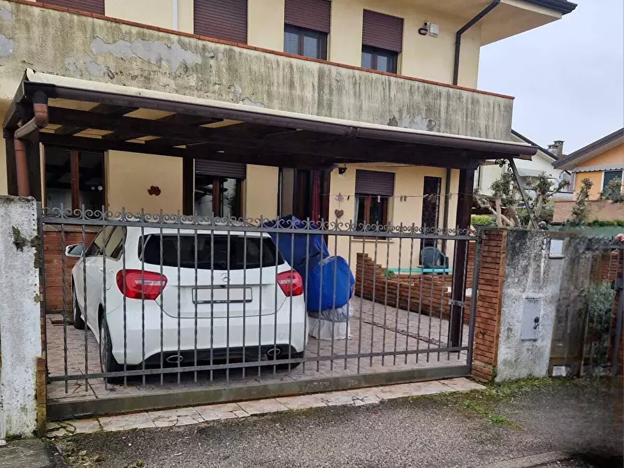 Immagine 1 di Trilocale in vendita  a Rovigo