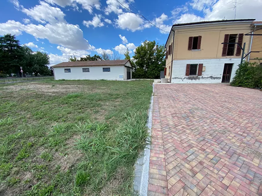 Immagine 2 di Casa bifamiliare in vendita  in via dozza 39 a Castel Guelfo Di Bologna