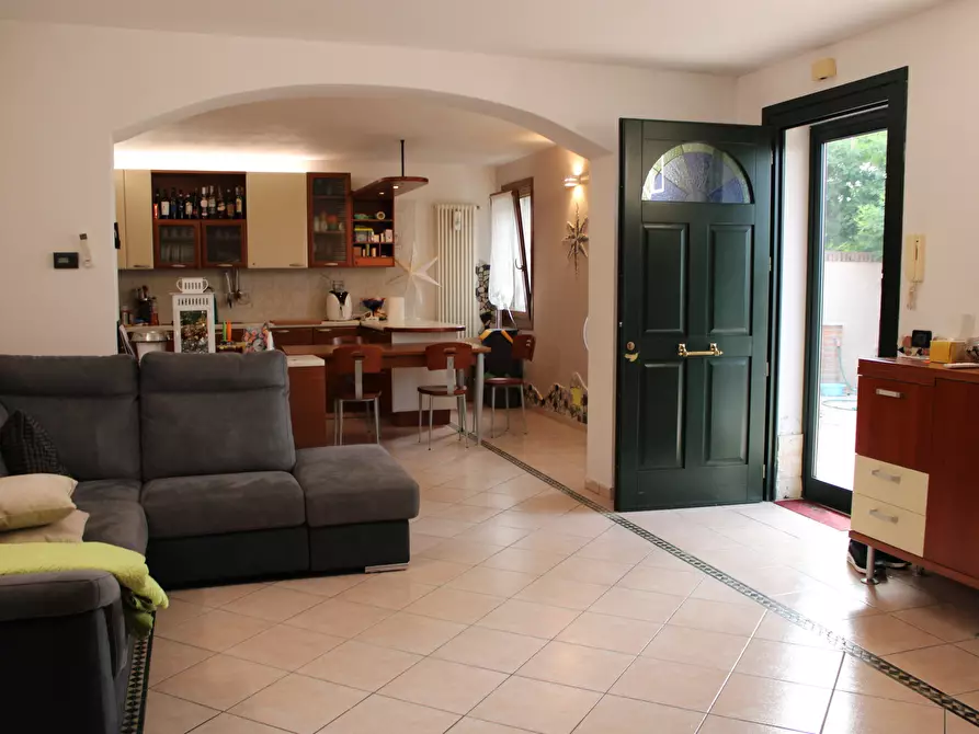 Immagine 2 di Casa bifamiliare in vendita  in Via Pastrengo a Rovigo