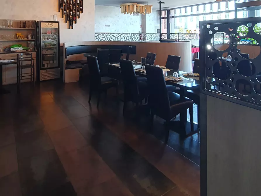 Immagine 6 di Locale commerciale in vendita  in San Zeno Naviglio a San Zeno Naviglio