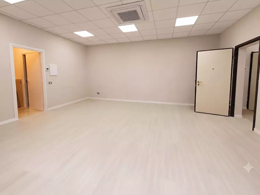 Immagine 6 di Ufficio in vendita  in ZONA VIA MILANO a Brescia
