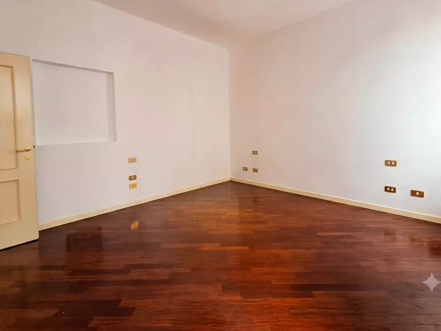 Immagine 11 di Quadrilocale in vendita  in Corso Martiri della Libertà a Brescia