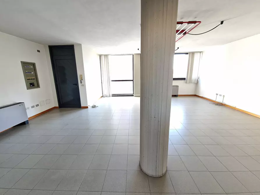 Immagine 5 di Ufficio in vendita  in Via Don Giovanni Minzoni 64 a Lucca