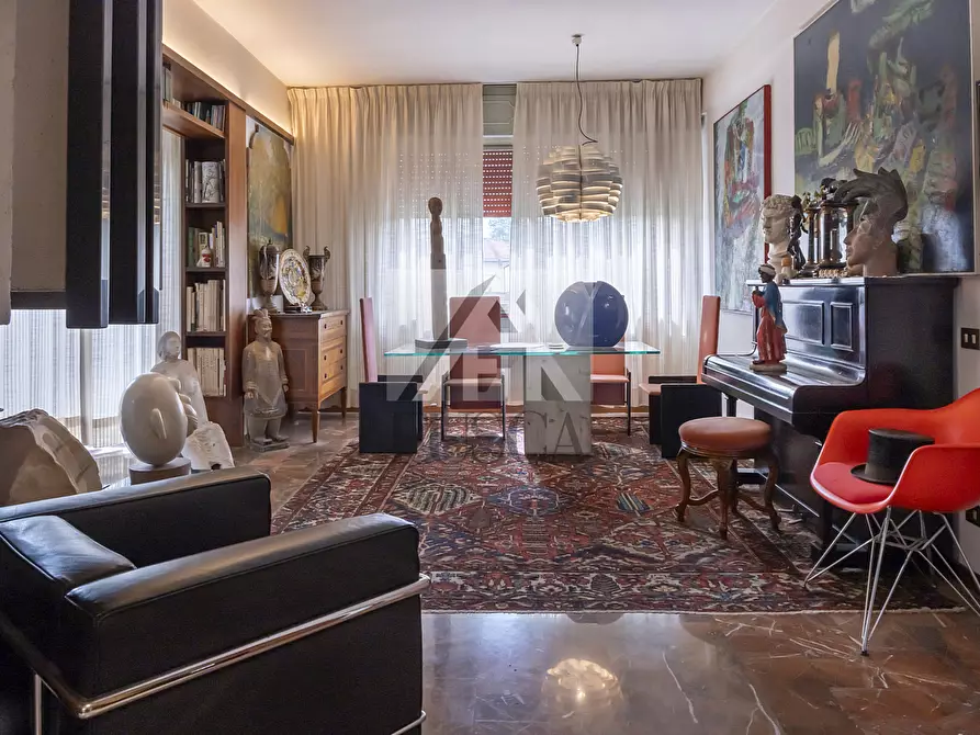 Immagine 1 di Pentalocale in vendita  in Via Pisana a Lucca