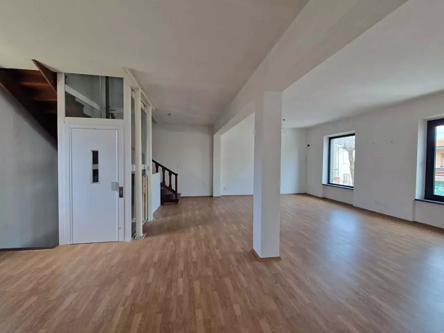 Immagine 3 di Capannone industriale in affitto  in Via Sarzanese 533 a Lucca