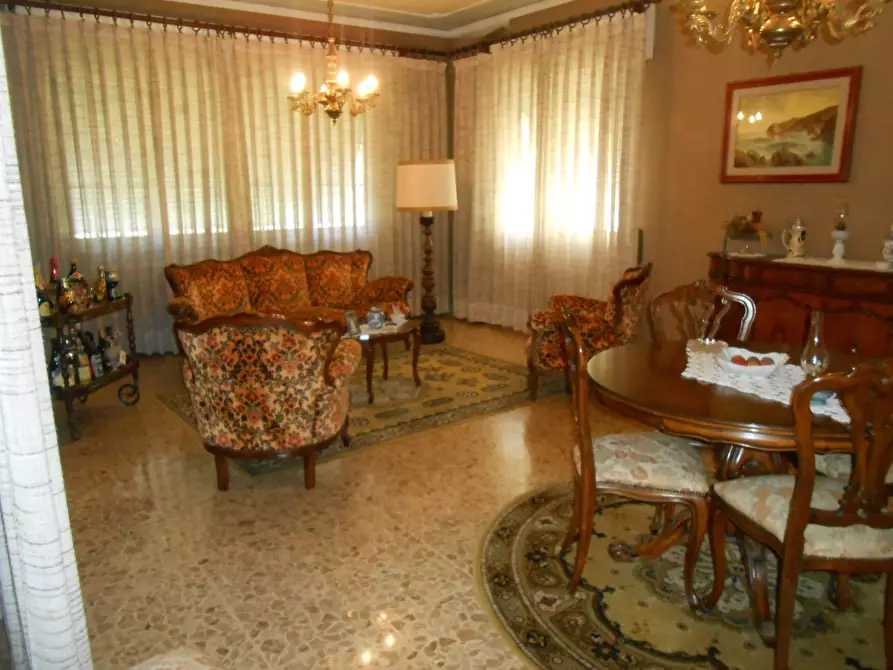 Immagine 2 di Villa in vendita  in Via per Chiatri a Lucca