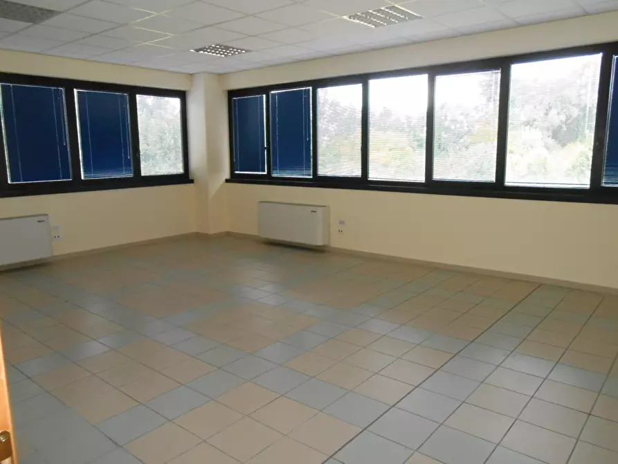 Immagine 3 di Ufficio in affitto  in Viale Alcide De Gasperi a Lucca