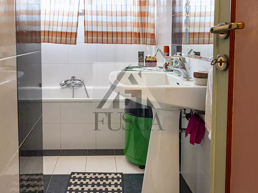 Immagine 12 di Pentalocale in vendita  in Via Pisana a Lucca