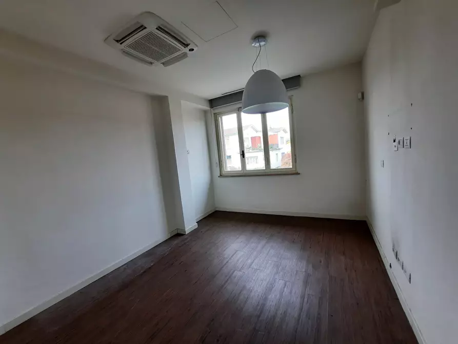 Immagine 4 di Ufficio in affitto  in Via per Corte Ceccotti a Lucca