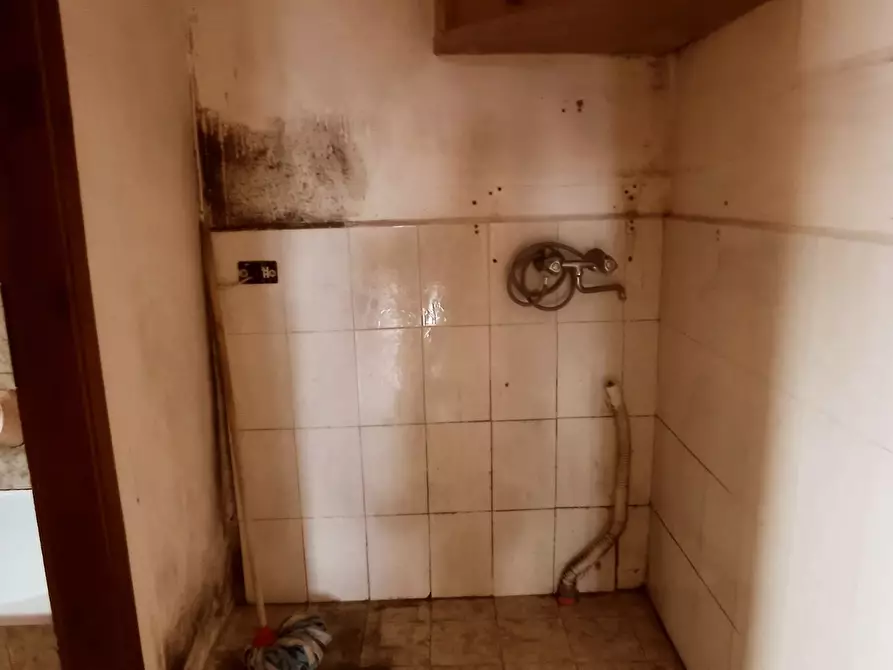 Immagine 4 di Bilocale in vendita  a Lucca