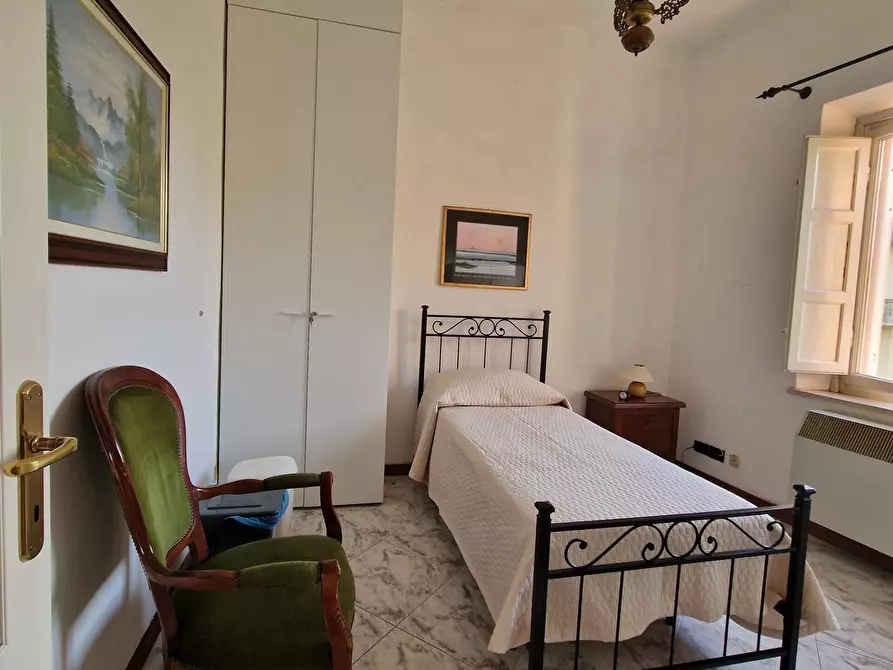 Immagine 8 di Quadrilocale in affitto  a Lucca