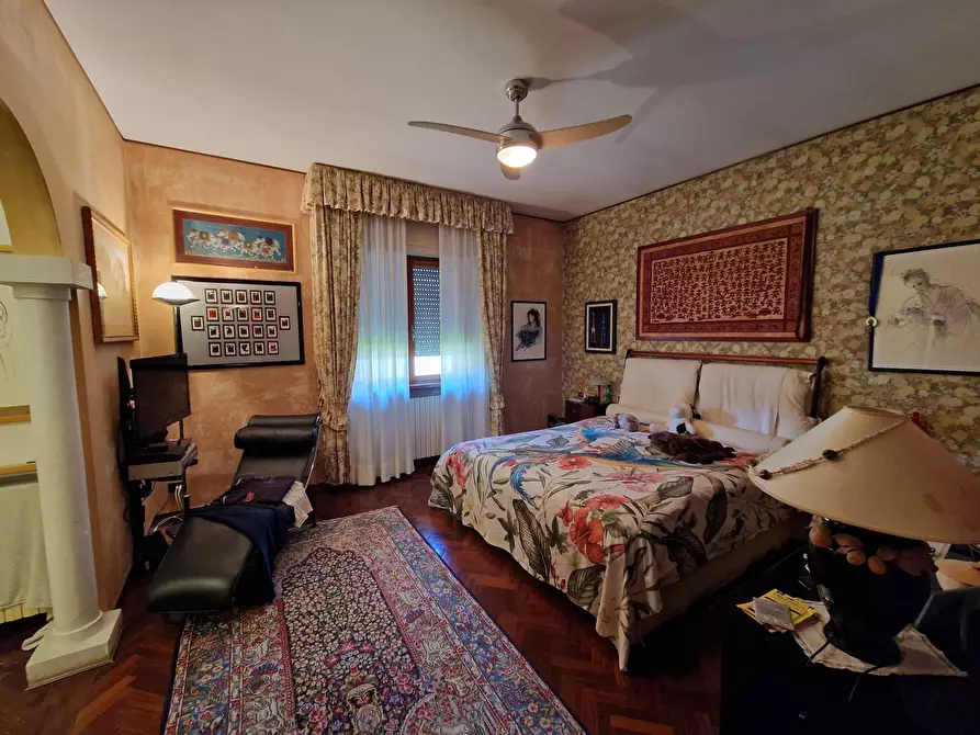 Immagine 15 di Villa in vendita  in Via del Bozzo a Lucca