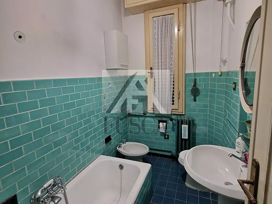 Immagine 10 di Casa bifamiliare in vendita  in Viale Lazzaro Papi 153 a Lucca