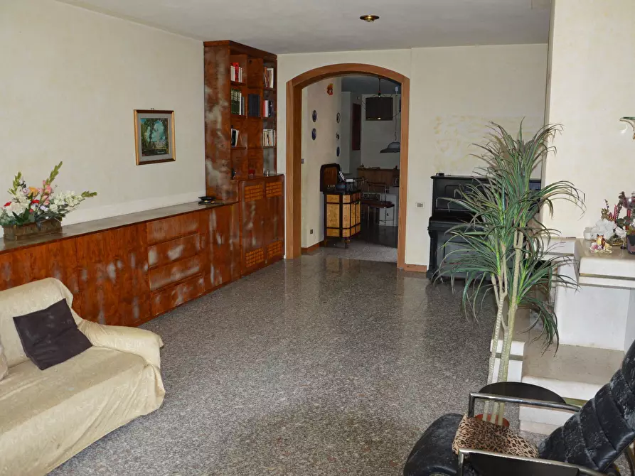 Immagine 4 di Villa in vendita  in Via della Chiesa XXIV a Lucca