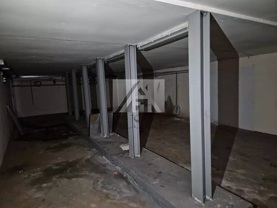 Immagine 8 di Ufficio in affitto  in Via Puccetti a Lucca