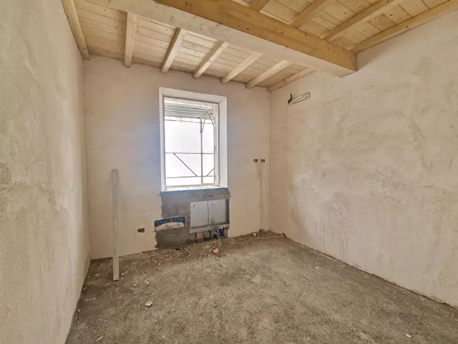 Immagine 5 di Quadrilocale in vendita  a Lucca