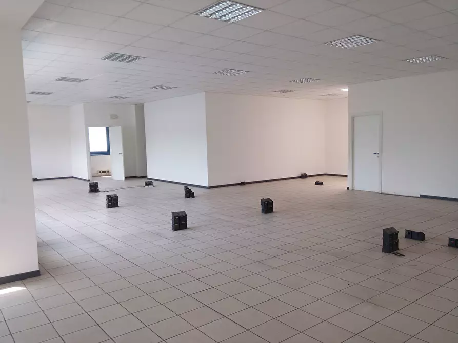 Immagine 7 di Ufficio in vendita  in Via Vecchi Pardini a Lucca