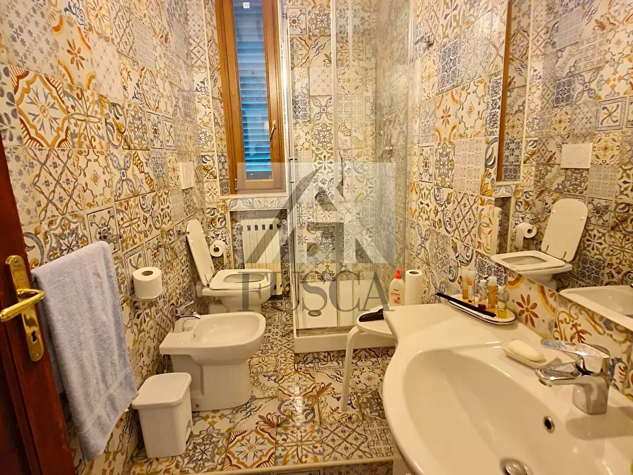 Immagine 24 di Casa indipendente in vendita  a Lucca