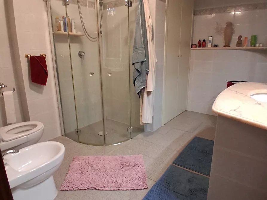 Immagine 28 di Villa in vendita  in via vecchia i a Lucca