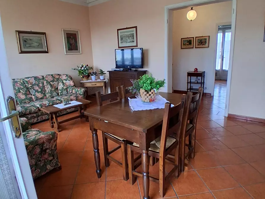 Immagine 2 di Pentalocale in vendita  in Via Francesco Ferraris a Lucca