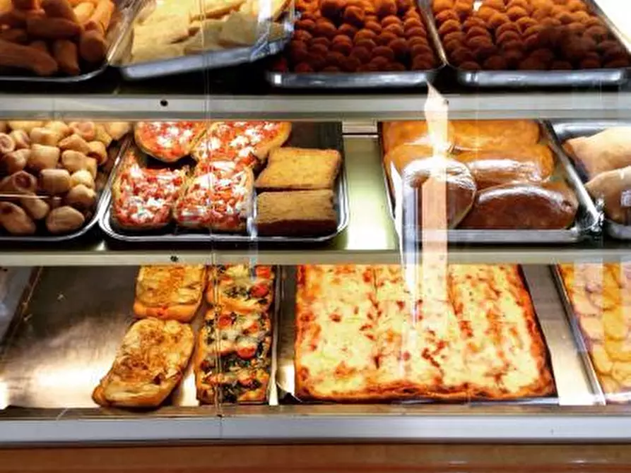 Immagine 11 di Attività commerciale in vendita  in Viale G. Puccini 82 a Lucca