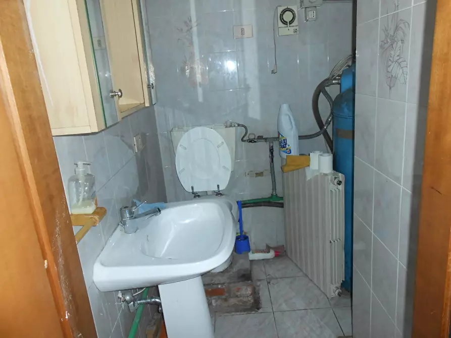 Immagine 5 di Locale commerciale in affitto  in Viale G. Puccini 1809 a Lucca