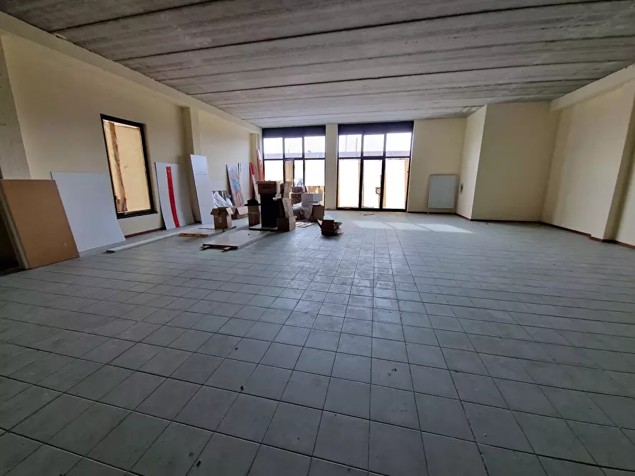 Immagine 6 di Attività artigianale in affitto  in Viale Alcide De Gasperi 95/F a Lucca