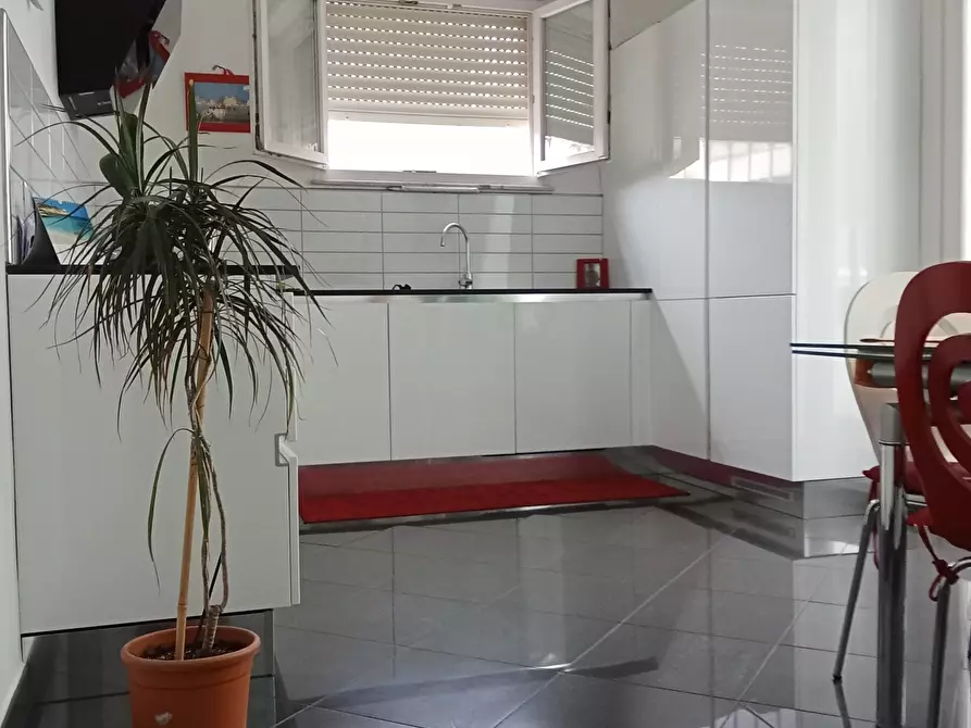 Immagine 2 di Casa semindipendente in vendita  a Viareggio