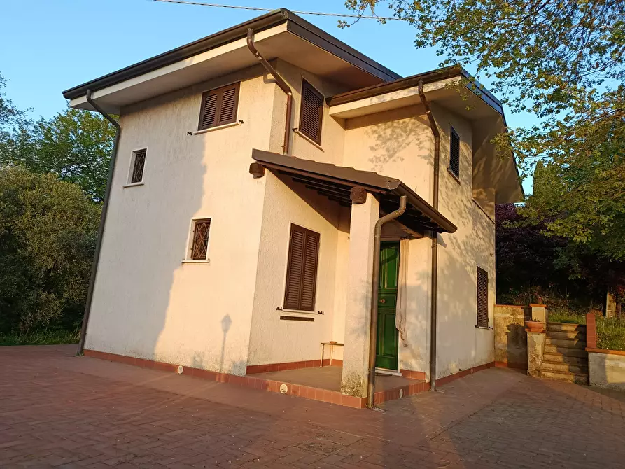 Immagine 1 di Villa in vendita  a Massarosa