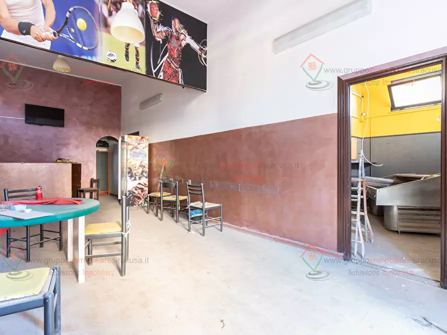 Immagine 10 di Locale commerciale in vendita  a Siracusa